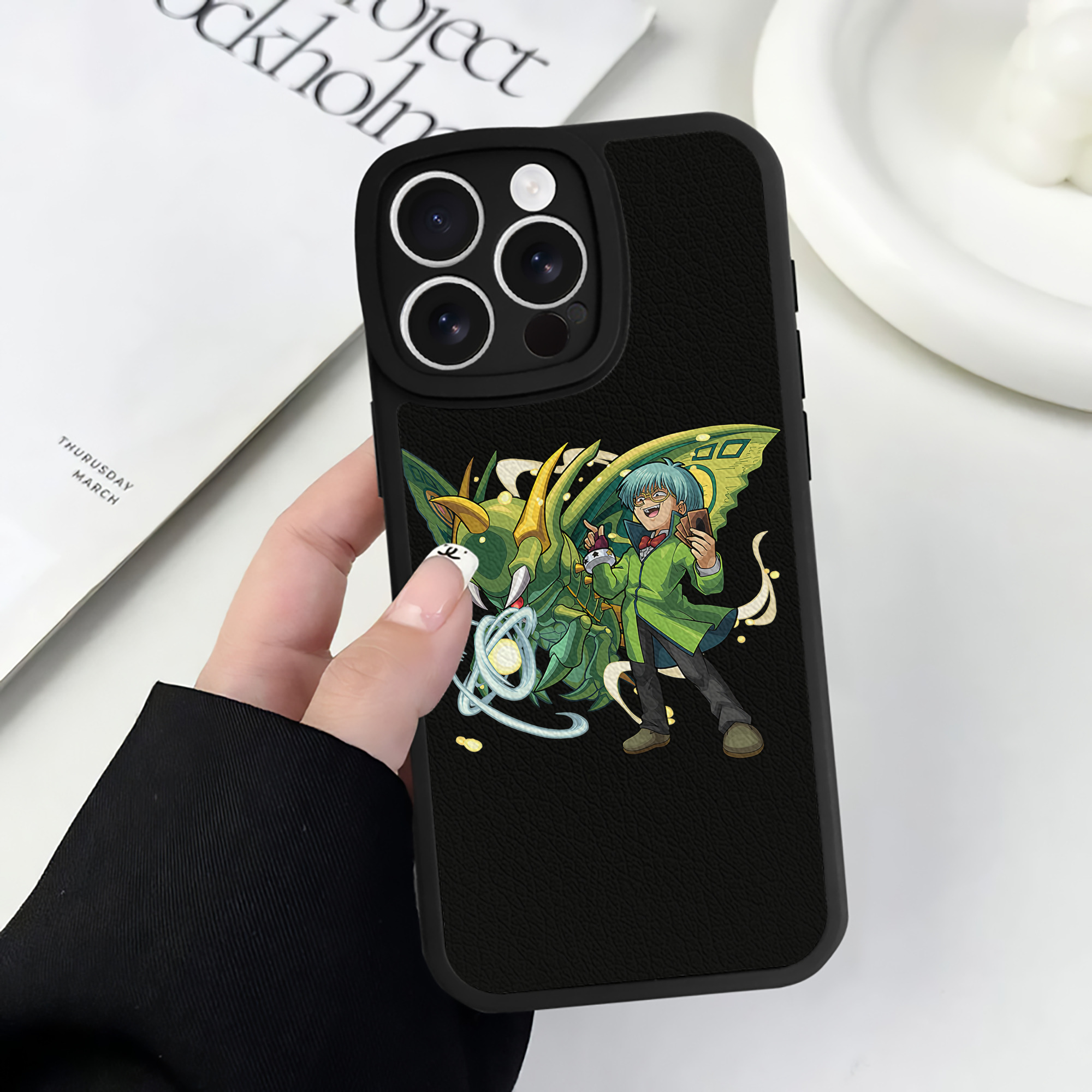 （画像用） 遊☆戯☆王 Yu-Gi-Oh! 【iPhone 16シリーズ対応】シリコンスマホケース（レザー調） 材質：シリコン